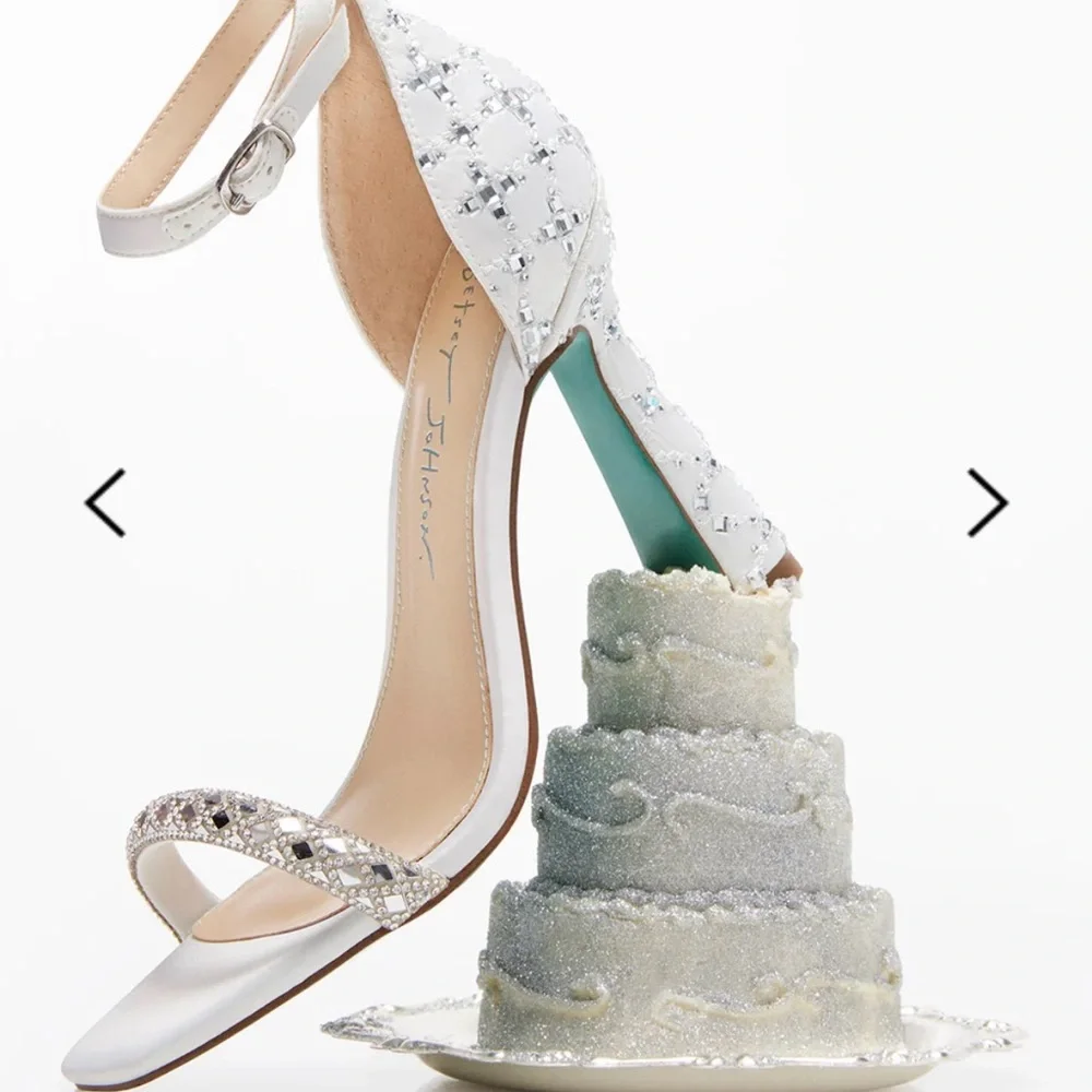 NWT Dean Heels by Betsey Johnson Originally $99, Size 8.5 - Picture 4 of 10